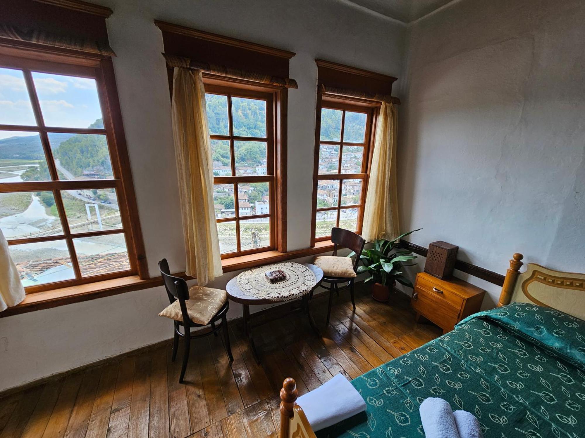 Guest House Panorama Берат Экстерьер фото