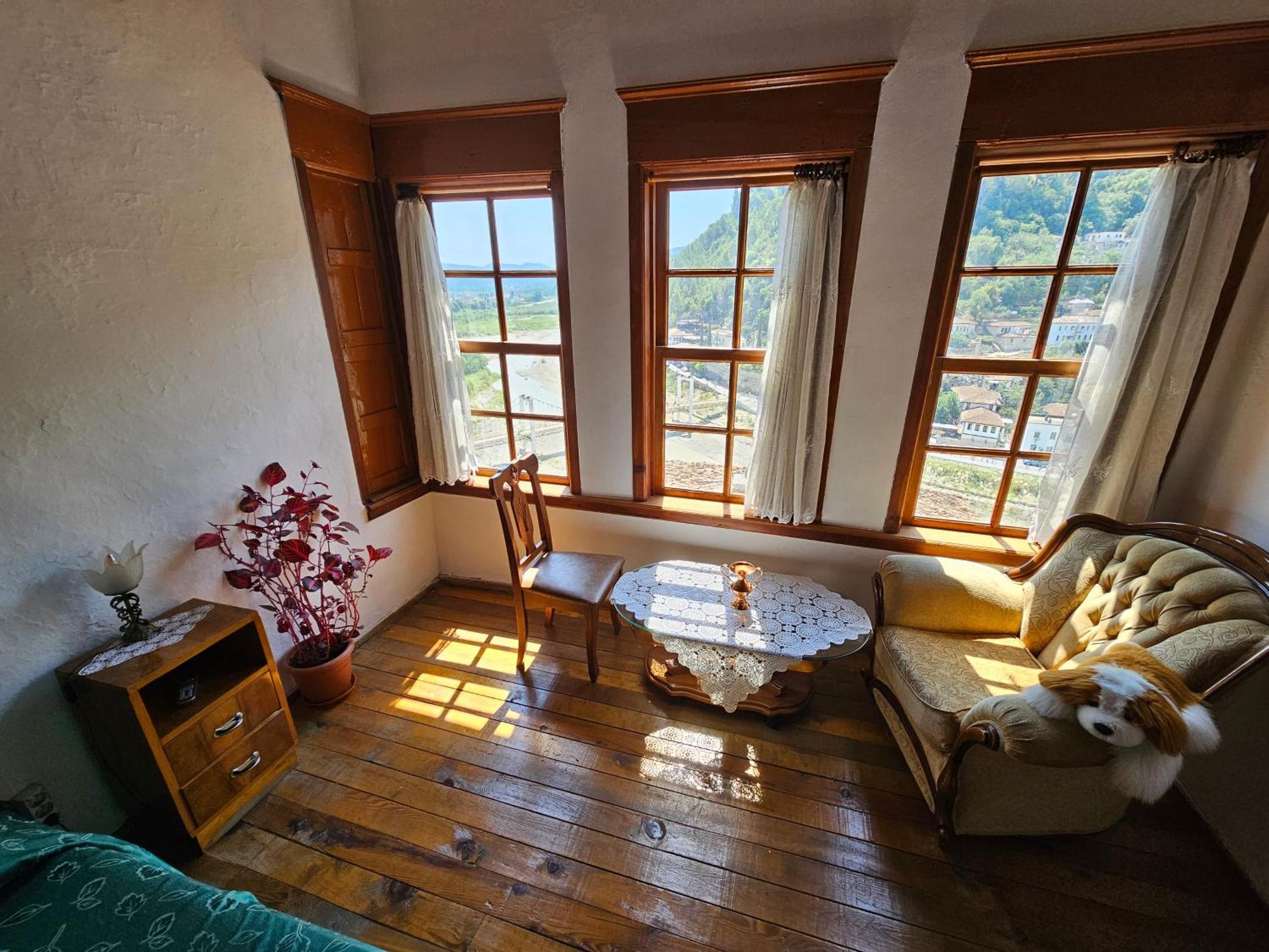 Guest House Panorama Берат Экстерьер фото