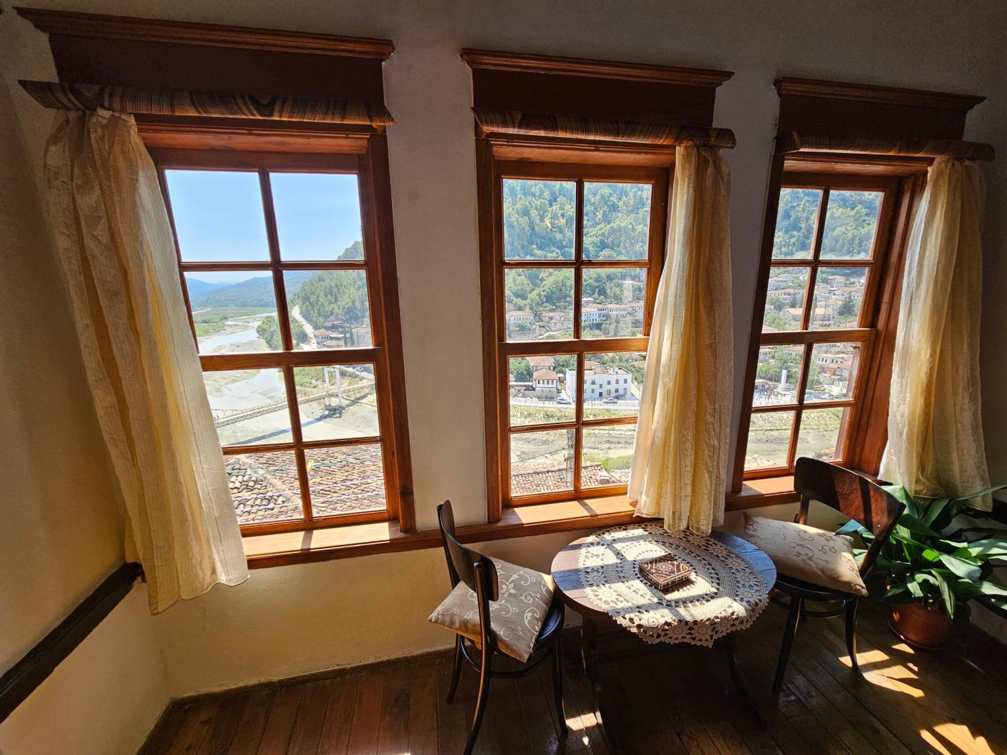 Guest House Panorama Берат Экстерьер фото