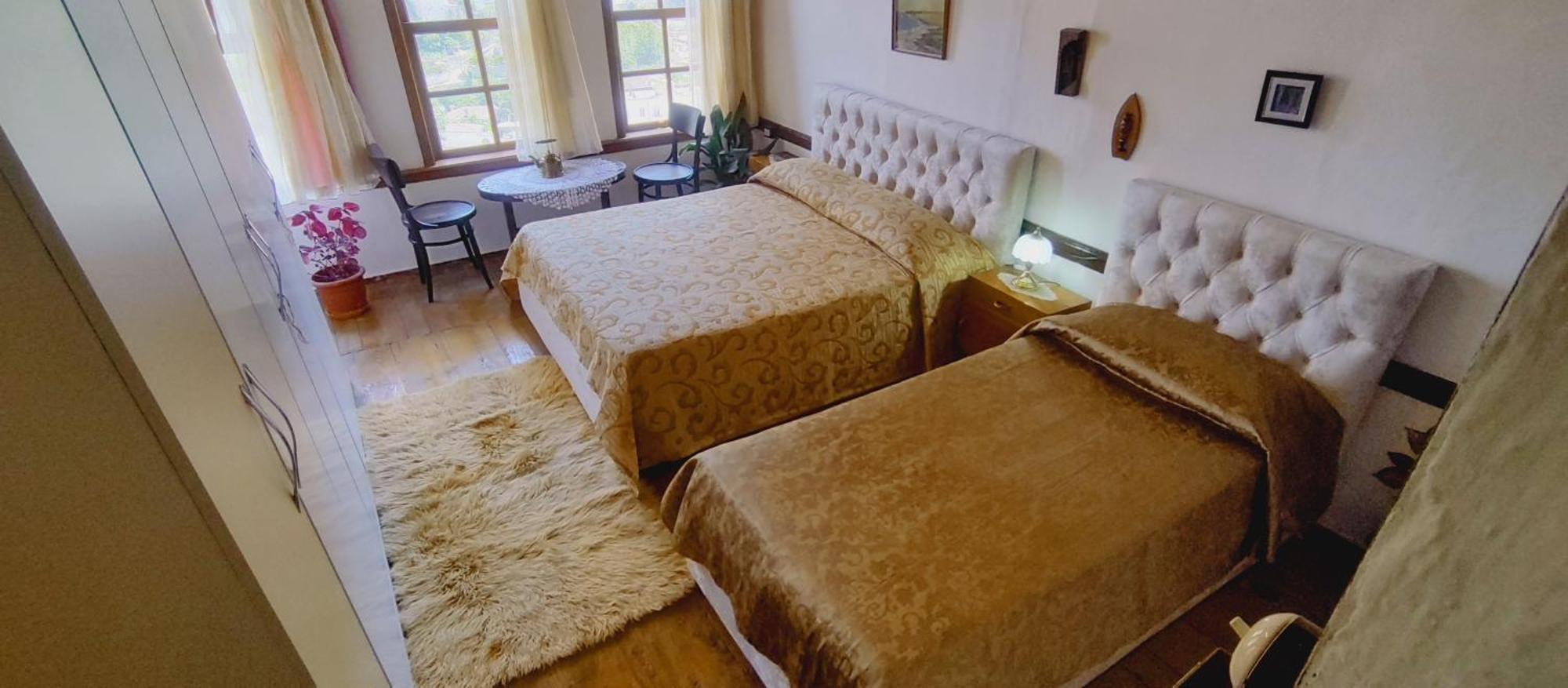 Guest House Panorama Берат Экстерьер фото